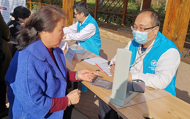 【学雷锋日】ag视讯百家乐,(集团)有限公司举办“爱满京城，牵手智慧家医”志愿服务活动(图5)